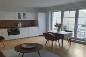75m2 lichtdurchflutete 3 Zimmer Souterrain Wohnung in einem Neubau Villa, Munchen