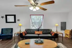 Mardi Gras NOLA Retreat w Private Backyard Guest house, New Orleans