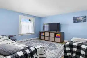 Historic 1 Bdr across from Lakeside Park Apartments, Fort Wayne