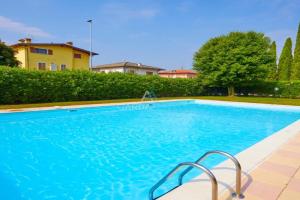 Luna Apt - Giardino privato e Piscina a Apartments, Sirmione