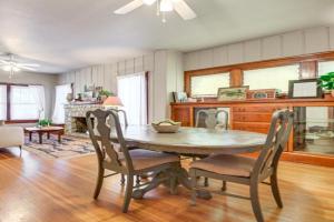 Stroll to Riverwalk! Stylish Apartment, Bradenton