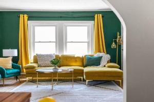 Game Day Base 10 Min to Lambeau, 5 Min Downtown Apartments, Green Bay