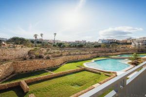 Qala Skyview Penthouse with Pool, Sunsets and BBQ Area, Qala