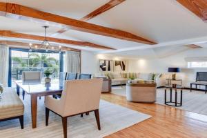 Slack Tide On Duval Street Apartments, Key West