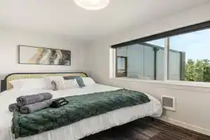 2BR Apartment in DT with Parking, Spokane