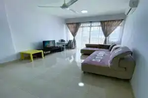 Easy Access to Airport, USM & Queensbay Apartments, Bayan Lepas