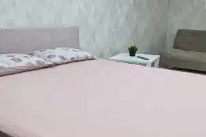 1 komnatnaya ,v tsentre goroda Apartments, Uralsk