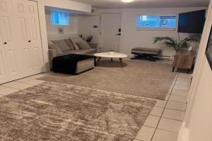 Newly Renovated - Self contained Suite - Sleeps 6 Apartments, Burnaby