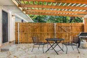 2bd 1bth Newly Renovated Home near Cowboys Stadium etc Villa, Arlington