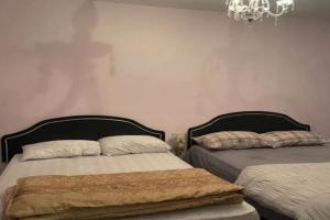 2 Beds availabe and self service small breakfast Guest house, Montreal