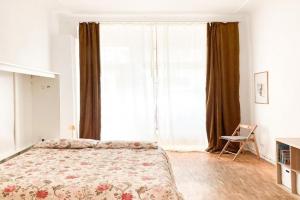 Sunny Renovated Ground-Floor Apartment in Neukölln, Berlin