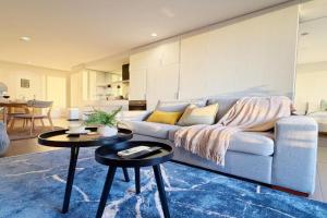 Modern 2B2B Apt with Free Parking Apartments, Melbourne