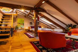 The Cozy Main Square Rooftop Apartments, Pristina