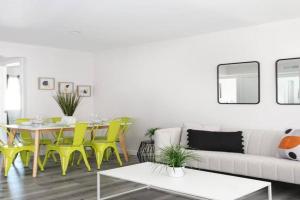 Central 3BR Apt Near Americana Guest house, Glendale