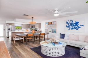 Saltwater Lagoon Front View, Marina, Kayaks Guest house, Key Largo