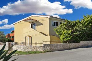 Apartments 2412, Premantura