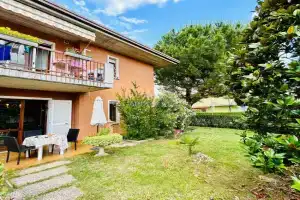 Anubi Apt-5 min dal Lago di Garda-Giardino privato Apartments, Sirmione