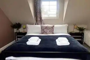 Hazel House - Cosy 2 bedroom house with parking near to, Oxford