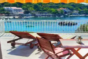 Villa Ana Seafront Apartments, Molonta