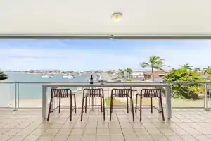 Serenity Waters - Riverfront Retreat Apartments, Mooloolaba