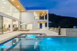 V255 Huge Brand-New 7BR Pool Villa Rooftop View, Kata