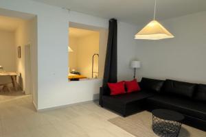 BasilStay Bright Studio Public Transport Included 10 min Tram to Messe & City Center, Basel