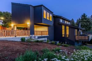 3 min to UO with amazing views! Central to all! Guest house, Eugene