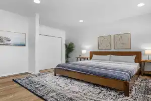 Central Lawrenceville 3 Spacious and Modern Two Bedroom Apartment with Free Street Parking, Pittsburgh