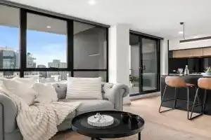 Luxe High-Floor Retreat- Epic Views-Steps to Crown Apartments, Melbourne