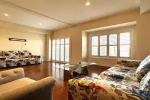 Comfortable Residential 4BR Home with 2 Free Parking Apartments, Mississauga