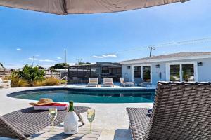 Coastal Bliss 3Bdr with Pool, Game Room, Lanai, Sarasota