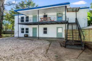 Charming Apartment - 3 Bedrooms Free Parking, Lafayette