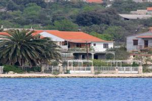 Apartments by the sea, Trogir - 10006, Vinisce