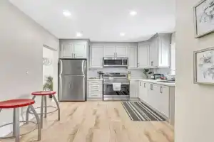 Pristine Home 5 min walk to Clifton Hill Guest house, Niagara Falls