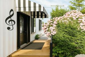One of a Kind Stay Container Tiny Home by Falls Apartments, Niagara Falls