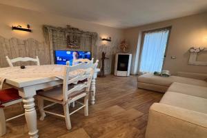 002 Trilocale Grisun, Apartments, Carisolo