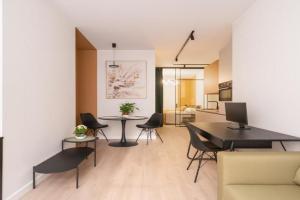 New Old Town studio - Luxury mattress, TV, Work desk, AC, Security, Riga