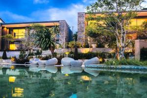 Nature-Inspired 2BR Duplex P12 with pool and gym Villa, Bang Tao