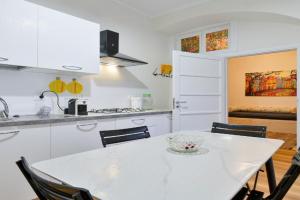 Residenza La Donzella - Appartamento bianco Apartments, Campobasso