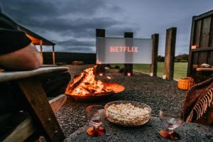 Stunning couples getaway - Outdoor cinema and fire Apartments, Warrnambool