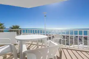 Apartamento vacacional en edificio Torresol, primera linea de playa, Nerja