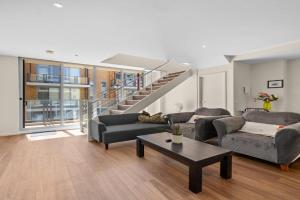 Spacious Apartment with Gym & Pool Access, Canberra