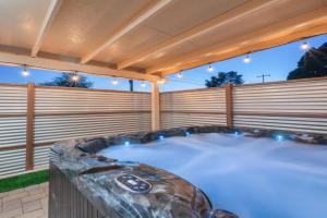 3BR 2BA Comfy Home with Jacuzzi Guest house, Tucson