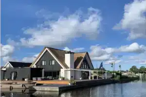 by the water in Friesland NI Villa, Stavoren