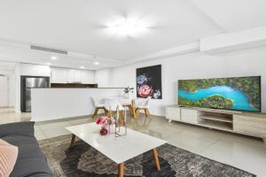 Modern 3BR Retreat Walk to Train Airport Apartments, Sydney