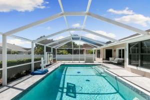 Marco Island Beach Home - Heated Pool & Spa Guest house, Marco