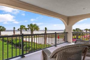 Ocean Front Escape - 1106 Beachview Dr Guest house, Saint Simons
