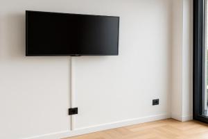 Apartment Eleven, Nis