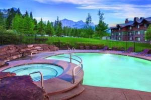 Enchanting Mountain Condo managed by Little Sister Getaways Apartments, Canmore