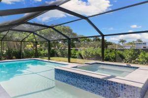 Beautiful Home l Pool l Hot Tub Guest house, Marco